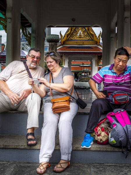 Alan Dargie - Thailand Bangkok Temple Photgraphing and Painting People-7