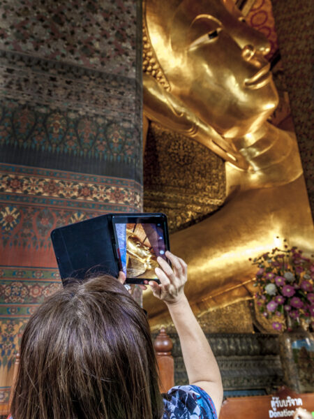 Alan Dargie - Thailand Bangkok Temple Photgraphing and Painting People-9